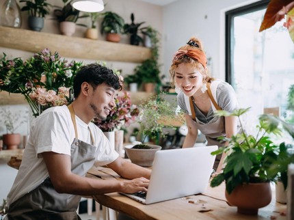 Tips Bisnis Bareng Suami, Pintar Menempatkan Diri & Profesional Soal Keuangan