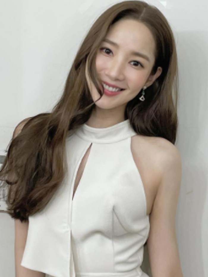 Ia juga dikenal sebagai aktris yang selalu sukses membangun kemistri dengan lawan mainnya. Bahkan ia hampir selalu memenangkan kategori 'Best Couple' di tiap ajang penghargaan, dan mendapat julukan 'Ratu Drama Romantis'./ foto: instagram.com/rachel_mypark