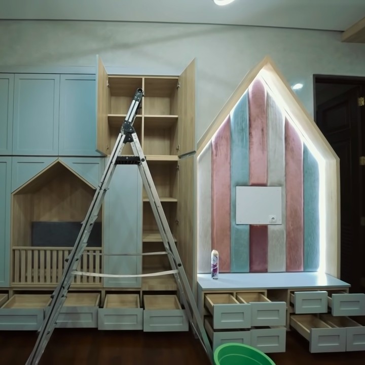 <p>Menurut rencana, Aurel dan Atta akan meletakkan sebuah TV besar di dalam kamar bayinya. Tak tanggung-tanggung, Aurel langsung membeli sebuah TV berukuran 56 inci. (Foto: YouTube AH)</p>