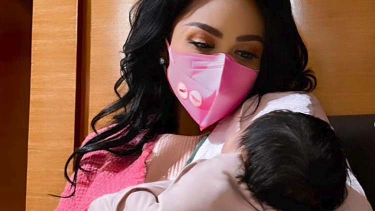 Krisdayanti dan Ashanty kompak pamer rambut tebal baby A