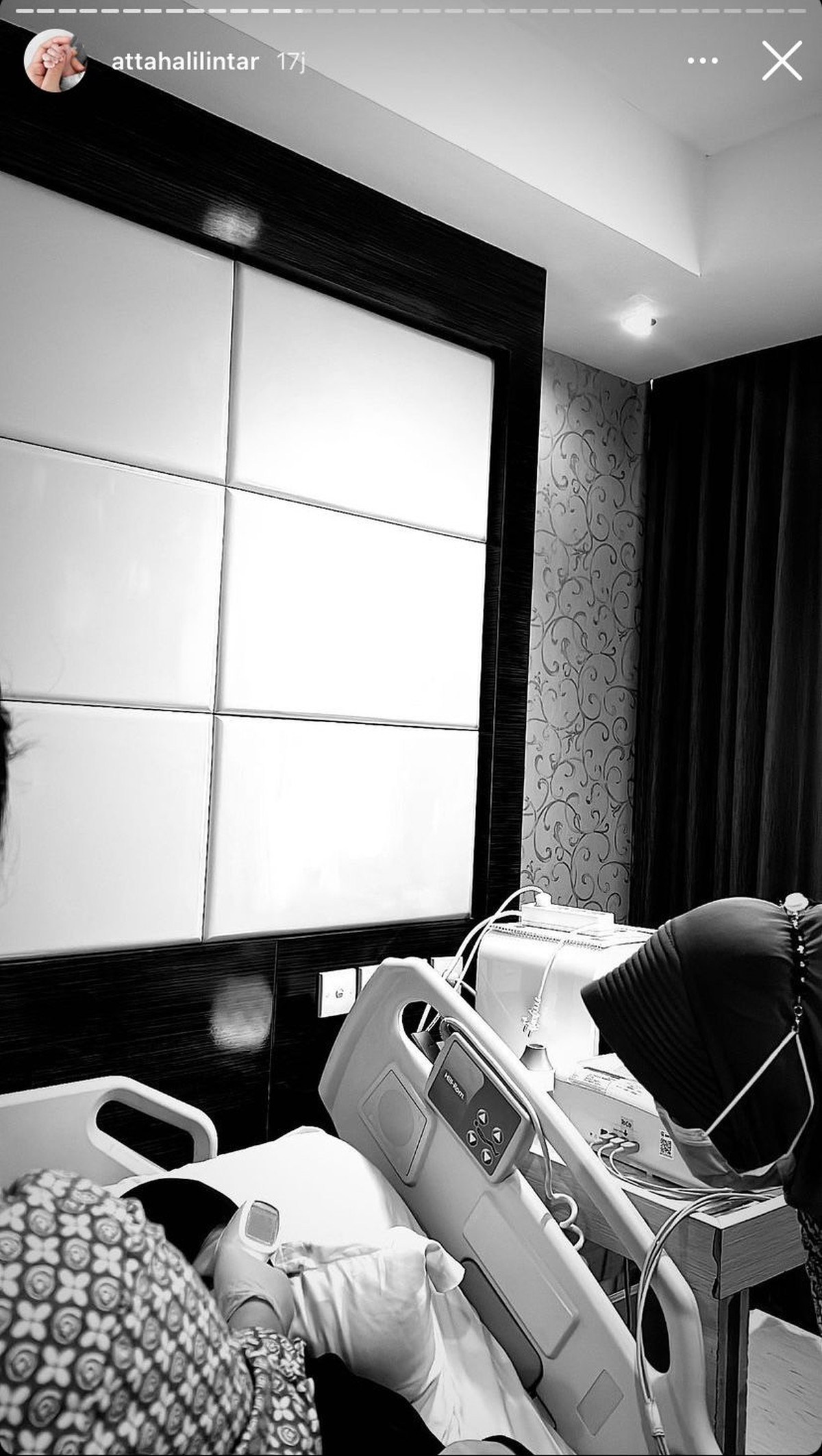 Atta Halilintar dan Aurel Hermansyah telah dikaruniai anak pertama pada Selasa &lpar;22&sol;2&rpar;&period; Yuk&comma; kita intip momen haru lahirannya&excl;