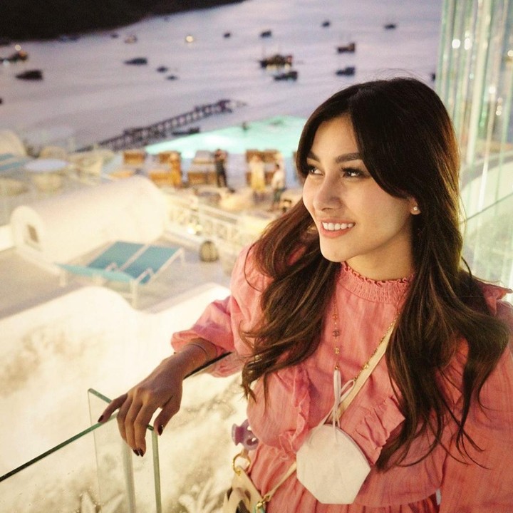 <p>Wanita berdarah Sunda ini juga rutin membuat vlog yang diunggah ke kanal YouTube NisNaz. (Foto: Instagram @nissyaa)</p>