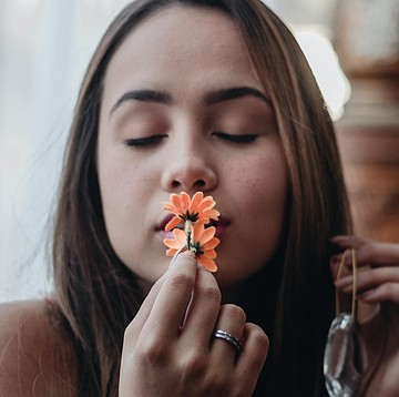 img-title Mengenal Layering Parfum, Teknik Mencampur Aroma yang Bisa Jadi Pelet Halal Buat si Dia