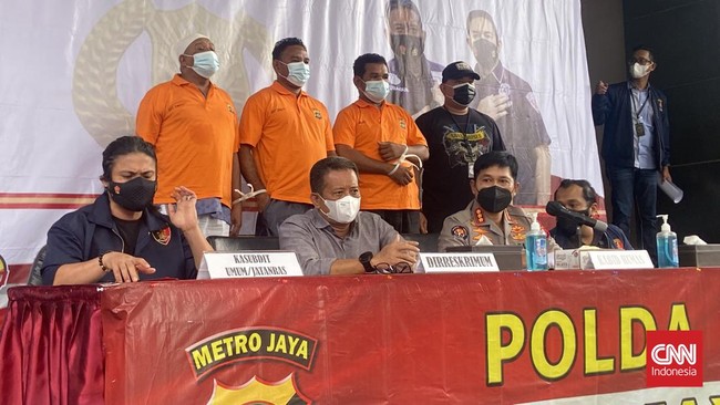 Polda Metro Jaya menyatakan politikus Golkar Azis Samual berkukuh dirinya tak memerintahkan sejumlah orang untuk mengeroyok Ketum DPP KNPI Haris Pertama.