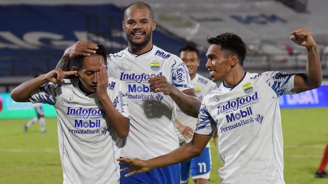 Persib defeat Arema in Kanjuruhan