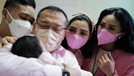 Atta Halilintar dan Aurel Hermansyah telah dikaruniai anak pertama pada Selasa &lpar;22&sol;2&rpar;&period; Yuk&comma; kita intip momen haru lahirannya&excl;