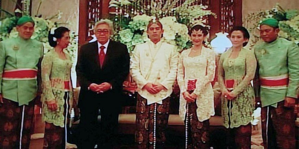 Dian Sastrowardoyo jarang mengumbar kedekatannya dengan keluarga sang suami&period; Yuk&comma; intip potretnya&excl;