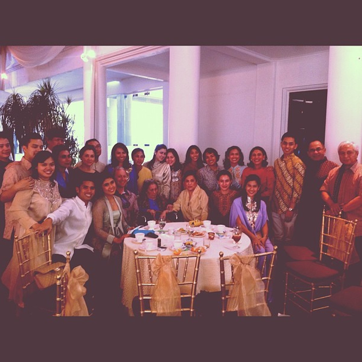 Dian Sastrowardoyo jarang mengumbar kedekatannya dengan keluarga sang suami&period; Yuk&comma; intip potretnya&excl;