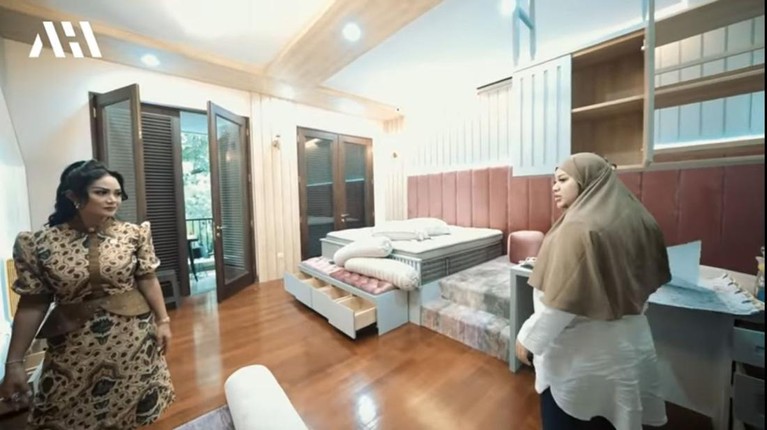 Sambut kelahiran sang buah hati, Atta Halilintar dan Aurel Hermansyah telah siapkan kamar mewah untuk baby A. Yuk, intip!