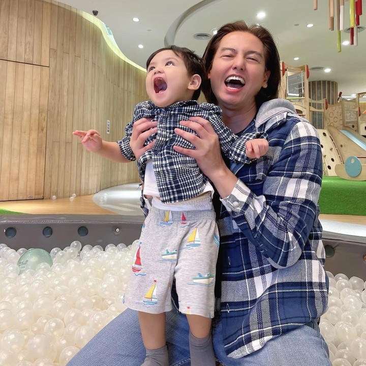 <p>Artis cantik Cut Meyriska menikah dengan Roger Danuarta pada tahun 2019 lalu, Bunda. Setelah menikah, keduanya pun dikaruniai seorang anak laki-laki bernama Shaquille Kaili Danuarta. (Foto: Instagram: @shaquillekailidanuarta)</p>
