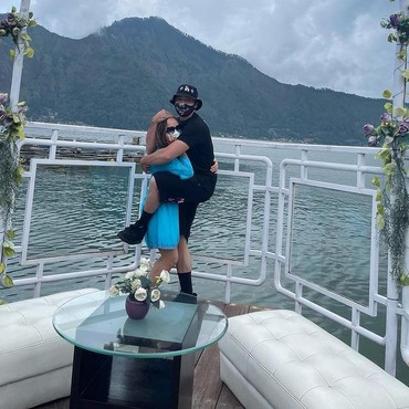 Terseret Kasus TPPU Wahyu Kenzo, Stefan William Asyik ke Singapura Bareng Pacar