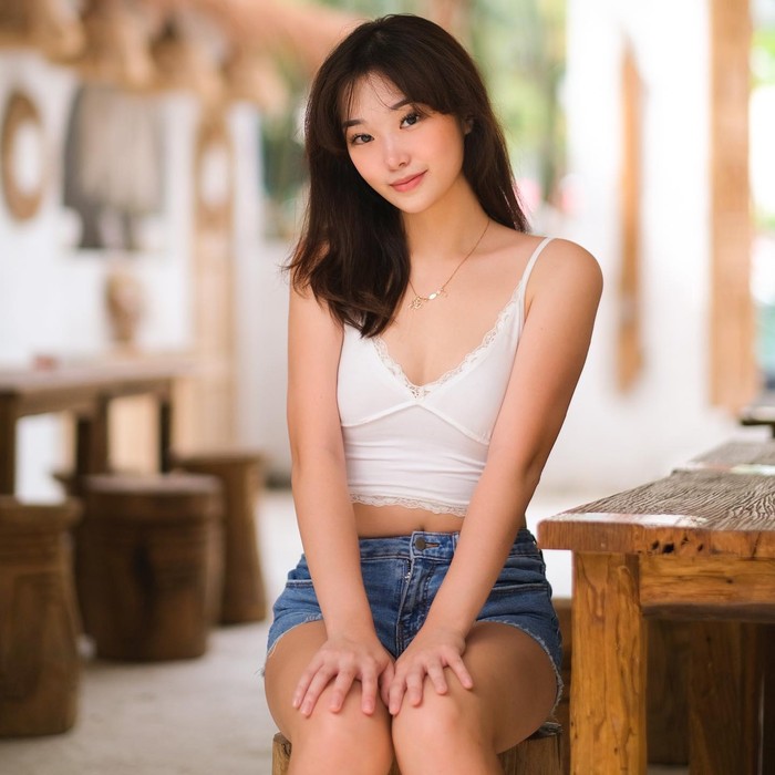 Remaja berusia 19 tahun ini memiliki nama asli Livia Renata dan memiliki darah Taiwan dari sang nenek. Memiliki latar belakang keluarga yang mapan, tak heran jika Livy terlihat lucu ketika tidak relate dengan kaum pas-pasan. /Foto: intagram.com/livyrenata