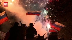 VIDEO: Donetsk-Lukhansk 'Merdeka', Bendera Rusia Berkibar di Ukraina