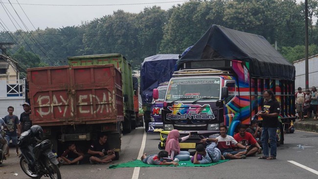 Pemerintah Siapkan Perpres Basmi Truk ODOL Menko Infrastuktur Agus Harimurti Yudhoyono mengatakan Perpres untuk menekan truk ODOL sedang disiapkan dan akan terbit dalam waktu dekat.