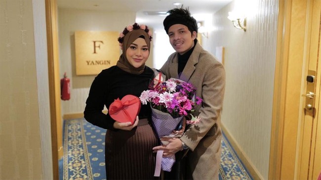 Aurel Hermansyah membuat heboh jagat maya lewat unggahan terbarunya di Instagram yang begitu antusias dengan fitur Shopee Garansi Bebas Pengembalian.