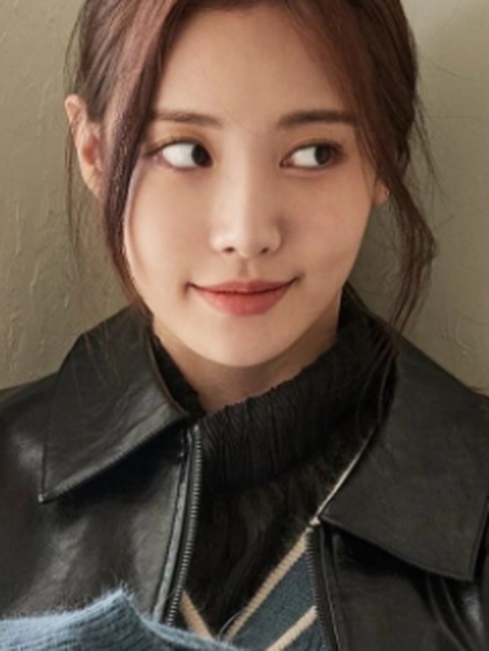 Awal tahun 2022 ini, nama Yura kembali jadi topik hangat berkat perannya dalam drama Forecasting Love and Weather. Dalam drama ini, ia berperan sebagai pacar Song Kang, yang akhirnya berselingkuh dengan pacar Park Min Young./ foto: intagram.com/yura_936
