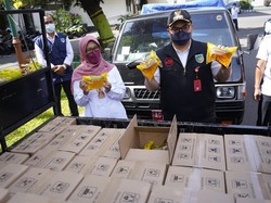 Bupati Kediri Bagikan 7.200 Liter Minyak Goreng ke Pasar Tradisional