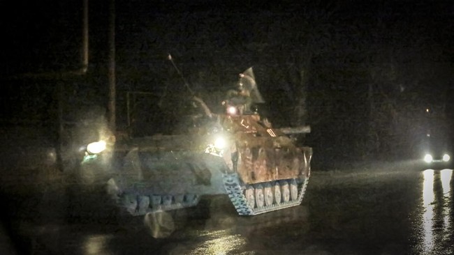 Militer Rusia dilaporkan sudah masuk wilayah Ukraina dari perbatasan Crimea pada Kamis (24/2). Ukraina pun kian terkepung.