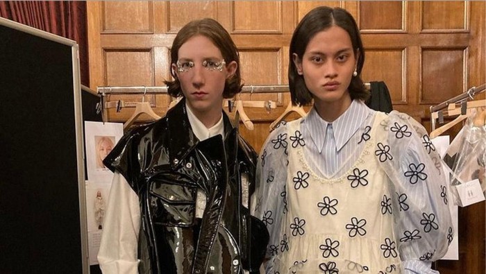 Model Asal Surabaya Ini Eksis di Sejumlah Peragaan di London Fashion Week! Siapa Dia?