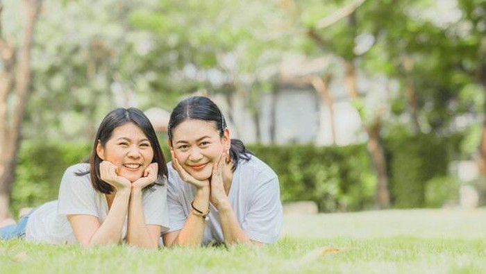 Sering Diromantisasi, Ternyata Punya Teman Masa Kecil Bisa Memberikan 3 Efek Negatif Ini!