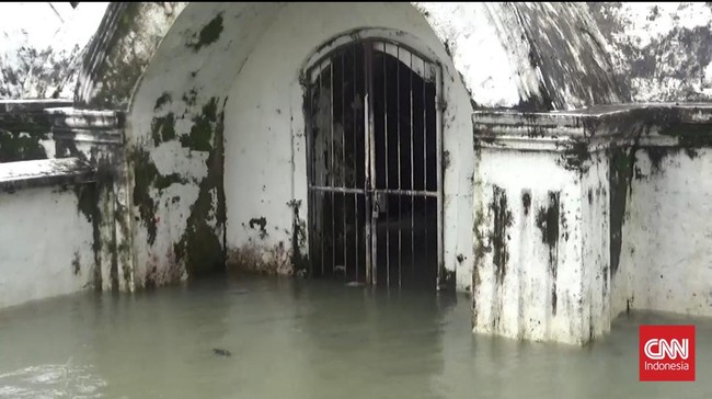 Kerusakan terjadi di sejumlah makam-makam raja Gowa yang terendam banjir karena curah hujan tinggi selama beberapa hari terakhir.