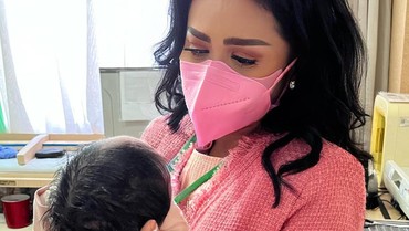 Wajah Bayi Aurel & Atta Bocor karena Ponsel Krisdayanti?