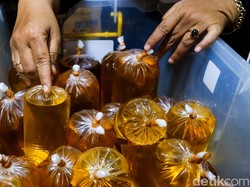 Minyak Goreng Masih Langka di Pasar Wates, Stoknya Hanya Segini