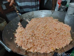Murah Banget! Ini Nasi Goreng 5 Ribu di Surabaya