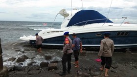 Yacht Berbendera Malaysia Kandas di Bali Milik WN Australia