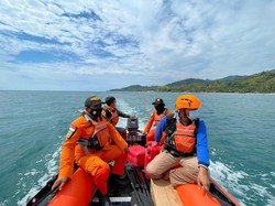 Perahunya Terbalik Dihantam Ombak, Warga Kalsel Hilang di Perairan Majene