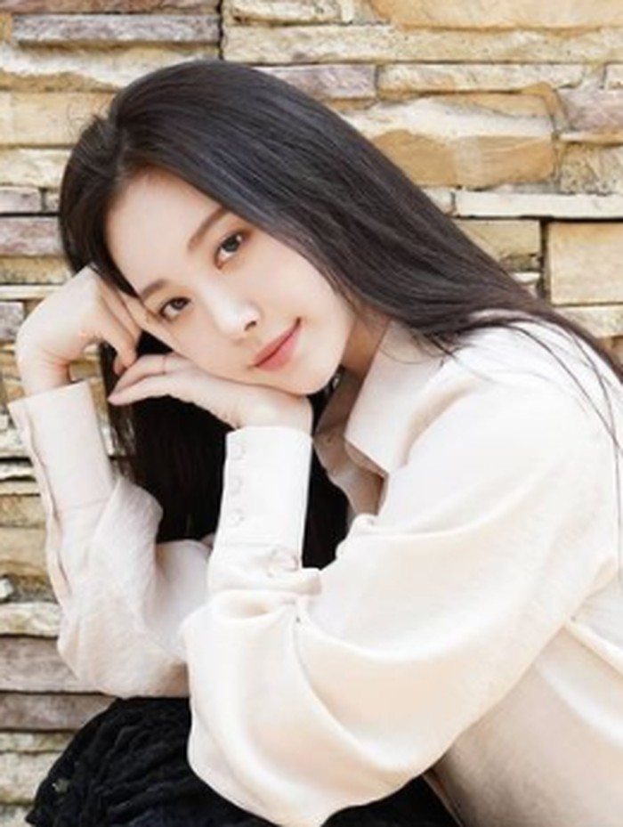 Setelah itu, Yura mendapatkan kesempatan membintangi berbagai judul drama seperti To The Beautiful You, Radio Romance, Psycopath Diary, hingga Find Me in Your Memory./ foto: intagram.com/yura_936