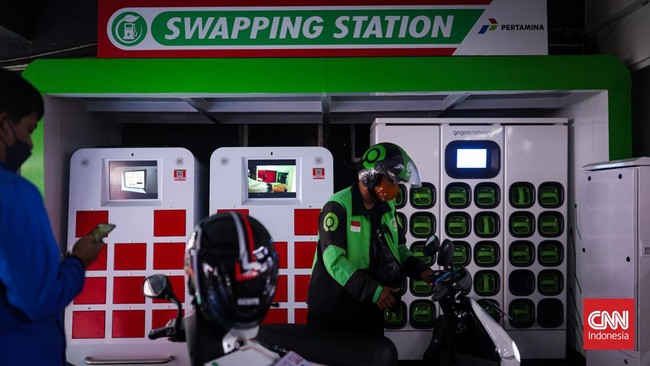 Masalah Motor Listrik di Indonesia Belum Ada Standarisasi Baterai Belum ada standarisasi baterai bukan cuma menyulitkan pengguna tetapi juga memperbesar beban investasi infrastruktur.