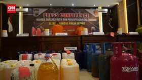 VIDEO: Buat Minyak Goreng Pakai Air Cucian Mobil, 2 Dibekuk