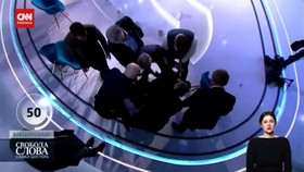 VIDEO: Acara Talk Show Di TV Ukraina Berubah Jadi Arena Baku Hantam