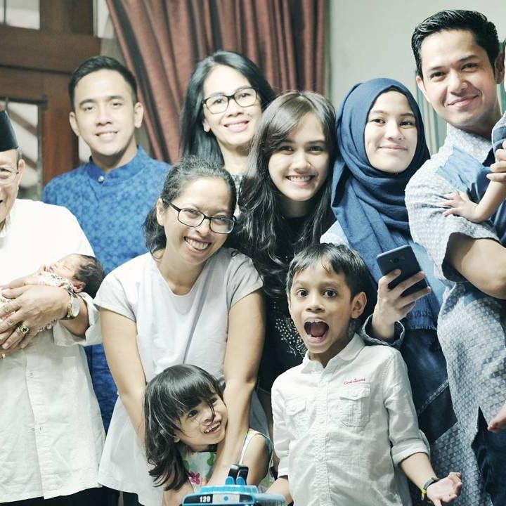 <p>Lewat Instagram, Alyssa Soebandono kerap memperlihatkan kebersamaan dengan Ibunda dan keluarga besar. (Foto: Instagram @ichasoebandono)</p>