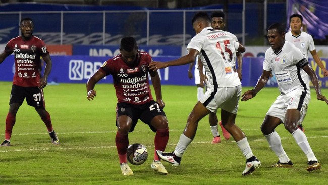 Ketua Umum Persipura, Benhur Tomi Mano, memutuskan bakal mengajukan banding terhadap putusan Komdis PSSI yang memberi sanksi kepada Mutiara Hitam.