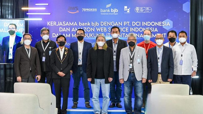 Bank BJB menggandeng Amazon Web Service dan DCI Indonesia untuk mendukung IT Digital Enablement sekaligus menopang langkah perseroan menuju bank hybrid.