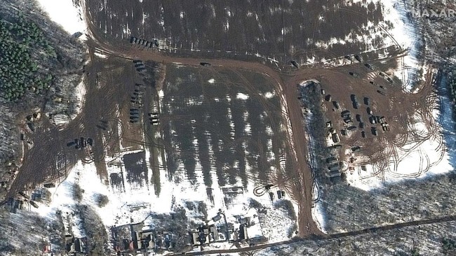 Citra satelit memperlihatkan pergerakan militer Rusia di Ukraina semakin mendekati Ibu Kota Kiev.