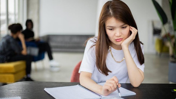 Sembuh dari COVID Kok Kecerdasan Agak Menurun? Ini 4 Cara Berdamai dengan Brain Fog Sembuh dari COVID Kok Kecerdasan Agak Menurun? Ini 4 Cara Berdamai dengan Brain Fog