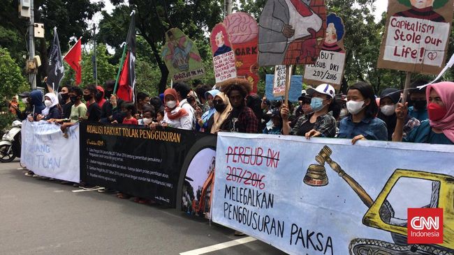 KRMP kembali mendesak Gubernur DKI Jakarta Anies Baswedan untuk segera mencabut Pergub Nomor 207/2016 tentang penertiban tanah.