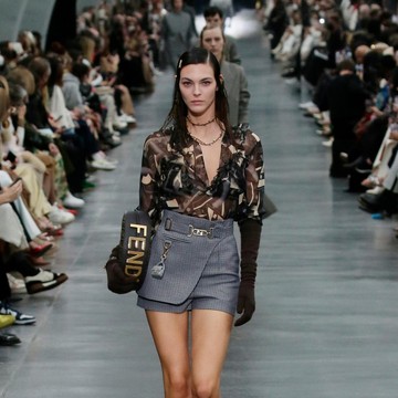 Bawa Tren Baju Transparan Ini 5 Fakta Menarik dari Koleksi Fendi di Milan Fashion Week