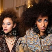 6 Tren Makeup & Gaya Rambut London Fashion Week Fall/Winter 2022, Ada Makeup Ala Serial Euphoria