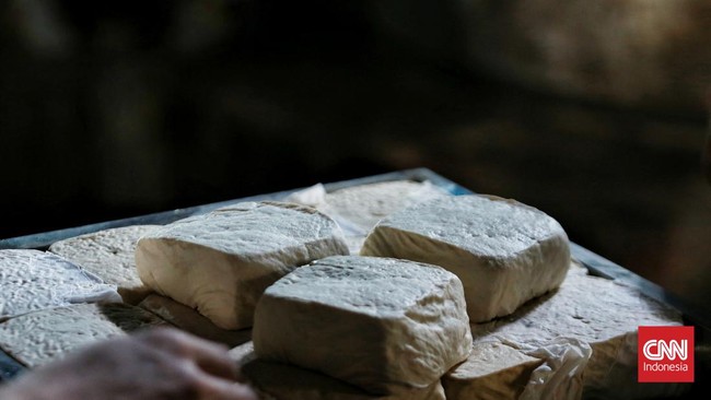 Badan Pengawas Obat dan Makanan (BPOM) menemukan pabrik tahu berformalin di kawasan Parung, Kabupaten Bogor.