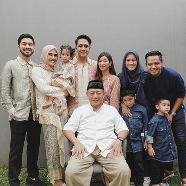 Gugat Cerai Suami, Ibu Alyssa Soebandono Menghilang pada Foto Lebaran