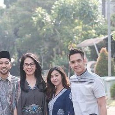 7 Potret Ibunda Alyssa Soebandono & Keluarga Sebelum Gugat Cerai Suami