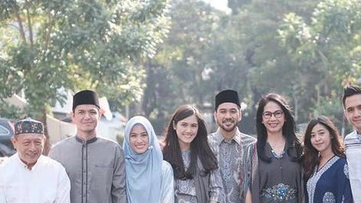 Ibunda Alyssa Soebandono dan Keluarga