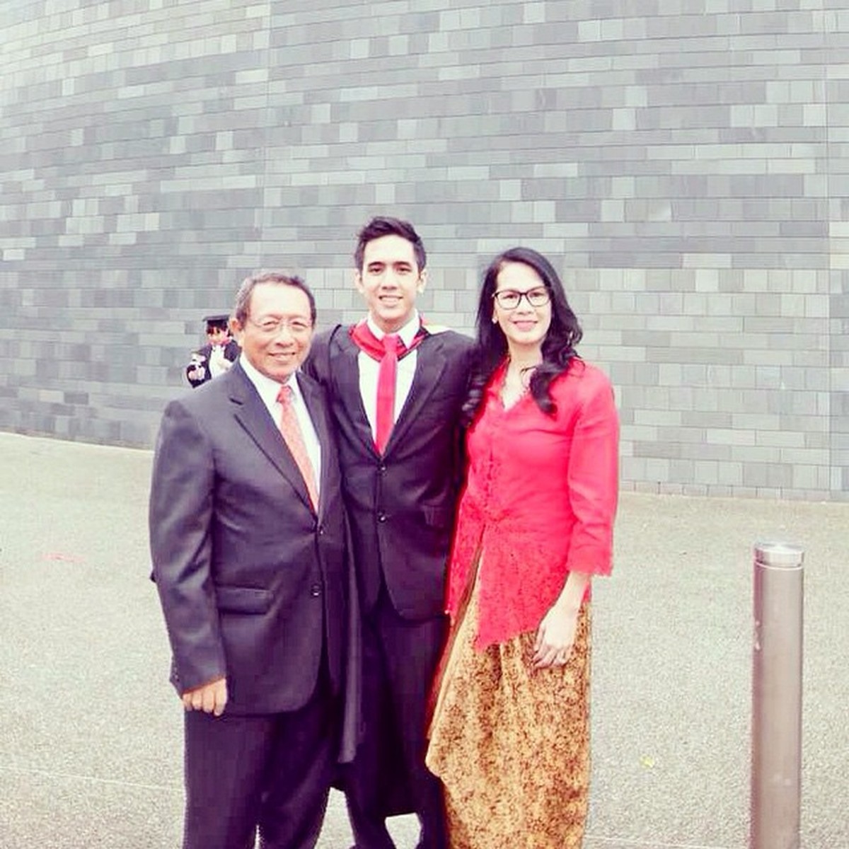 Ibunda Alyssa Soebandono dan Keluarga