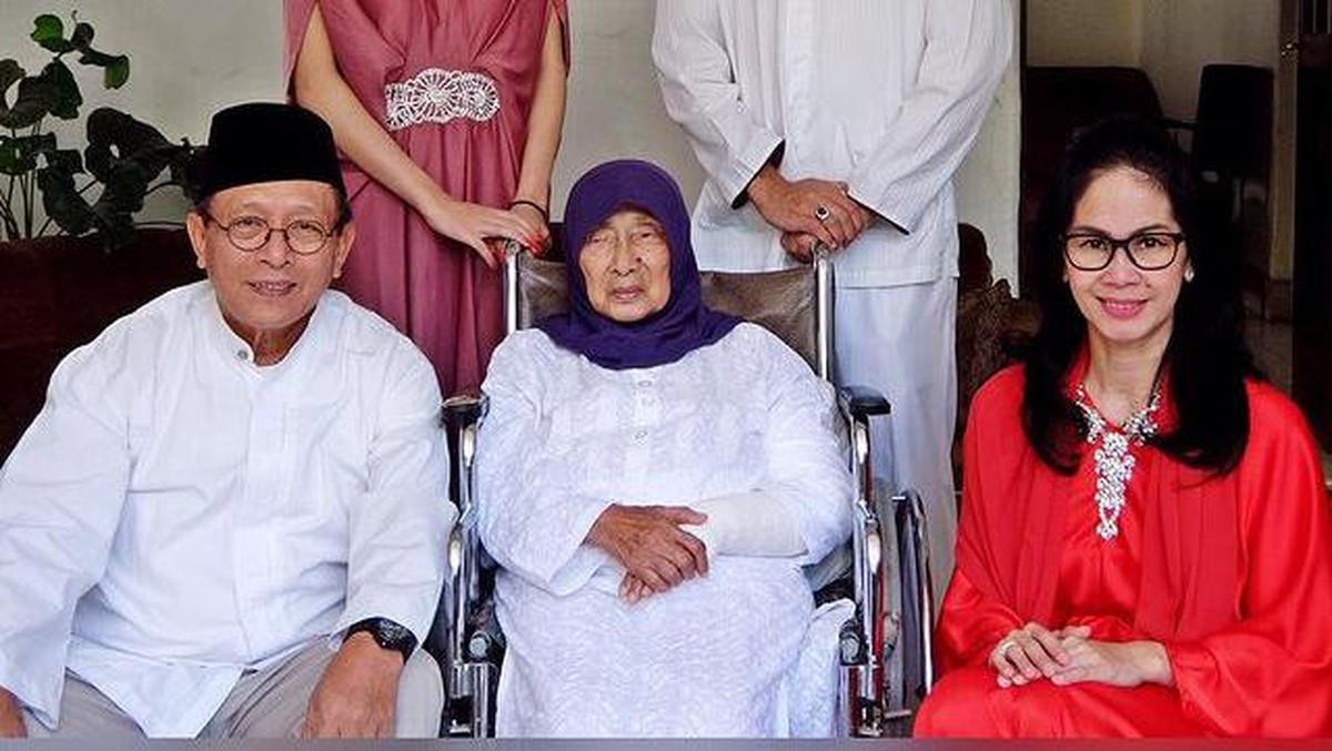 Ibunda Alyssa Soebandono dan Keluarga