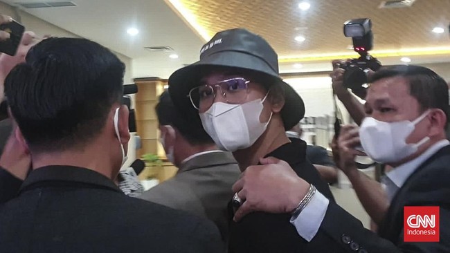 Jika merujuk pada Kitab Undang-undang Hukum Acara Pidana (KUHAP), polisi memiliki waktu 20 hingga 40 hari jika penyidikan kasus belum rampung.