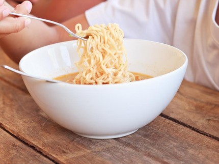 Bolehkah Anak Balita Makan Mie Instan? Ini Penjelasannya Bunda